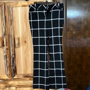 New York and Company size 6, black and white